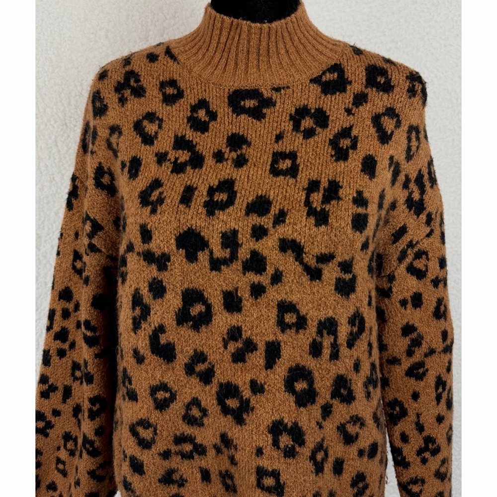 OLD NAVY • Brown Leopard Print Mock-Neck Long Sleeve Knit Sweater, XS - Picture 3 of 14